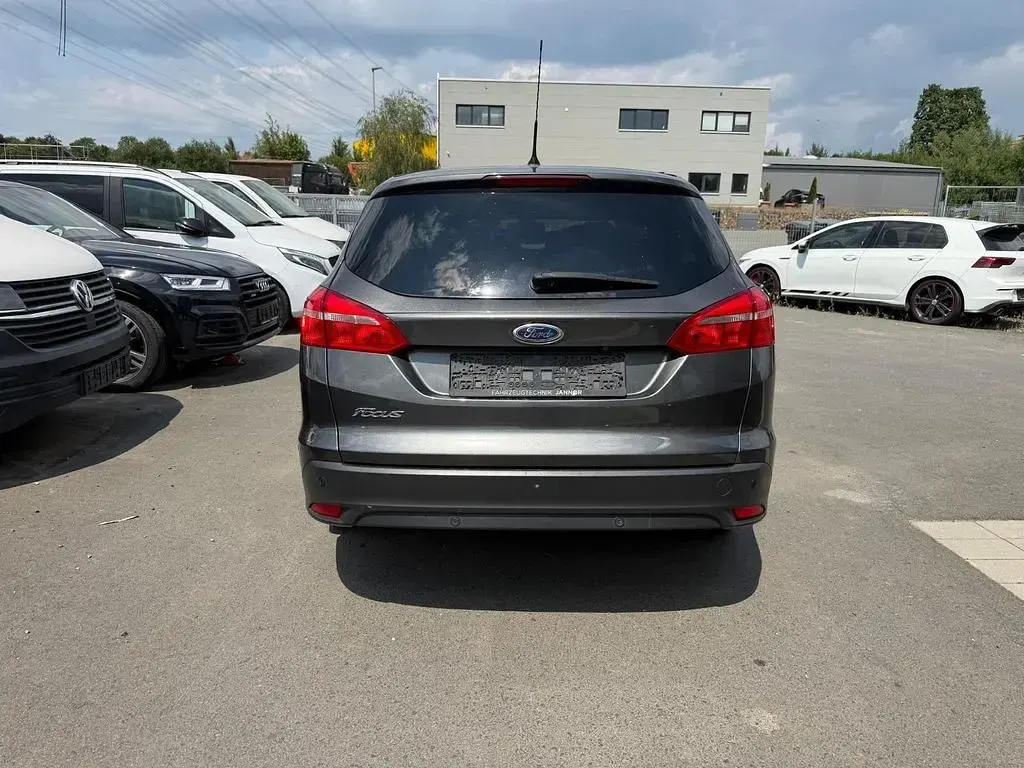 Gebraucht Ford Focus Business Edition 120 PS (88 kW) 2016 Grau Limousine