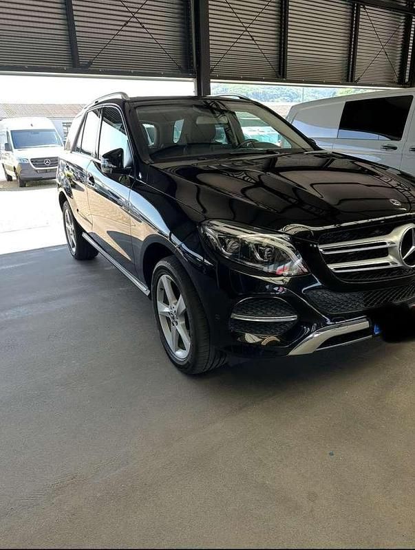 Schwarz Gebraucht 2018 Mercedes GLE350 SUV | 34.000 € (Fairer Preis) - Bild 1/4