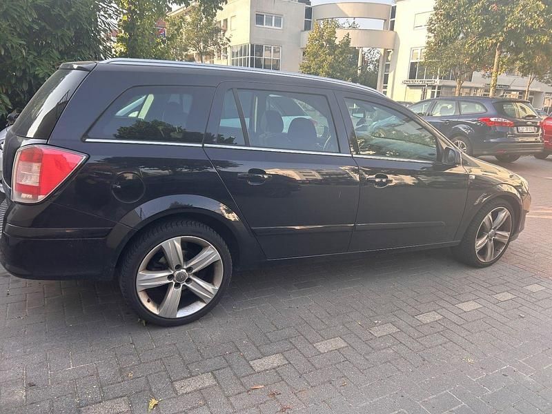 Schwarz Gebraucht 2008 Opel Astra Innovation Kombi | 2.399 € (Fairer Preis) - Bild 1/4