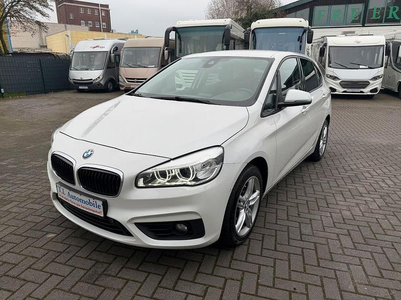 Weiß Gebraucht 2017 BMW 220 Active Tourer Advantage Van / Kleinbus | 17.999 € (Etwas zu teuer) - Bild 1/3