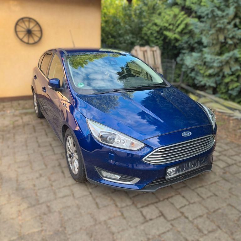 Blau Gebraucht 2015 Ford Focus Titanium Limousine | 6.200 € (Fairer Preis) - Bild 1/3