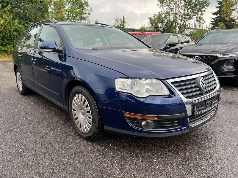 Blau Gebraucht 2005 VW Passat Trendline Kombi | 990 € (Superpreis) - Bild 1/4