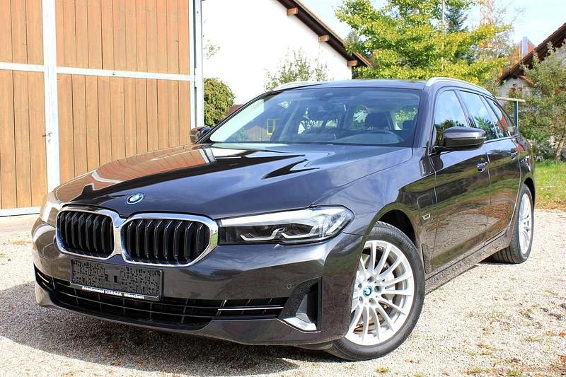 Sophistograu brillanteffekt Gebraucht 2022 BMW 530e Kombi | 31.890 € (Superpreis) - Bild 1/4