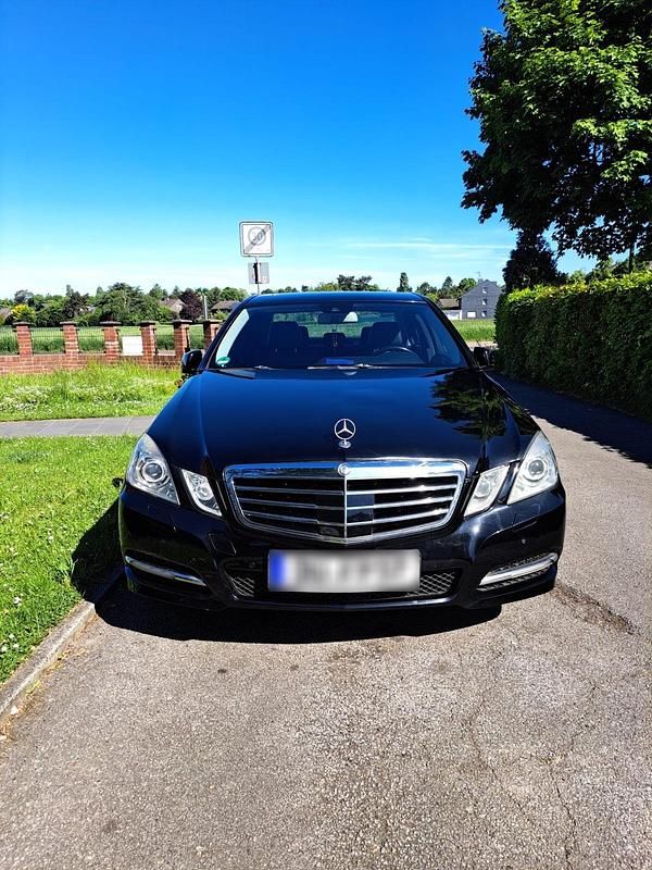 Gebraucht Mercedes E350 265 PS (194 kW) 2011 Schwarz Limousine