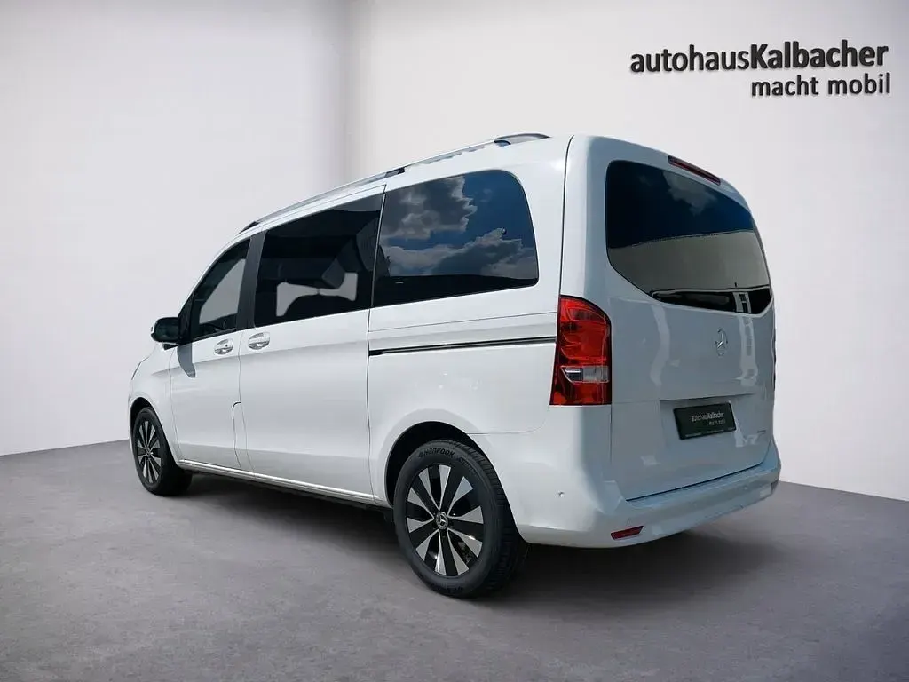 Gebraucht Mercedes V220 163 PS (119 kW) 2021 Weiß Van / Kleinbus