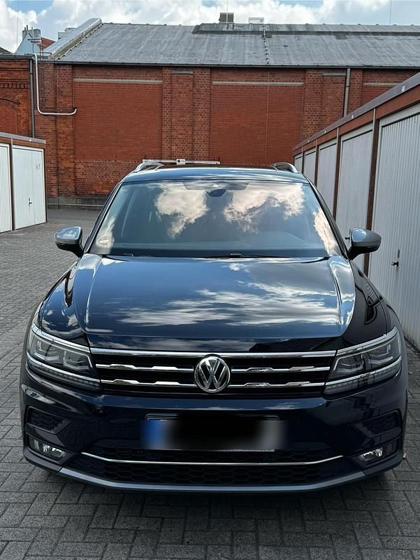 Schwarz Gebraucht 2021 VW Tiguan Allspace Highline SUV | 28.000 € (Fairer Preis) - Bild 1/4