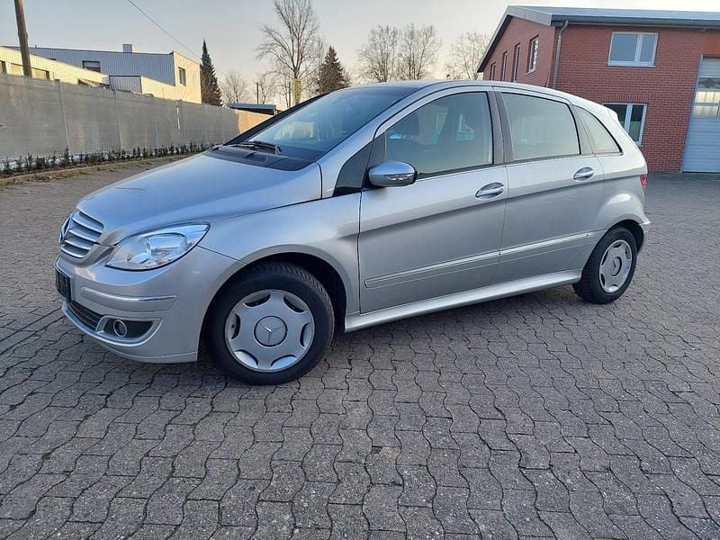 Polarsilber metalliclack Gebraucht 2007 Mercedes B170 Van / Kleinbus | 5.400 € (Fairer Preis) - Bild 1/4