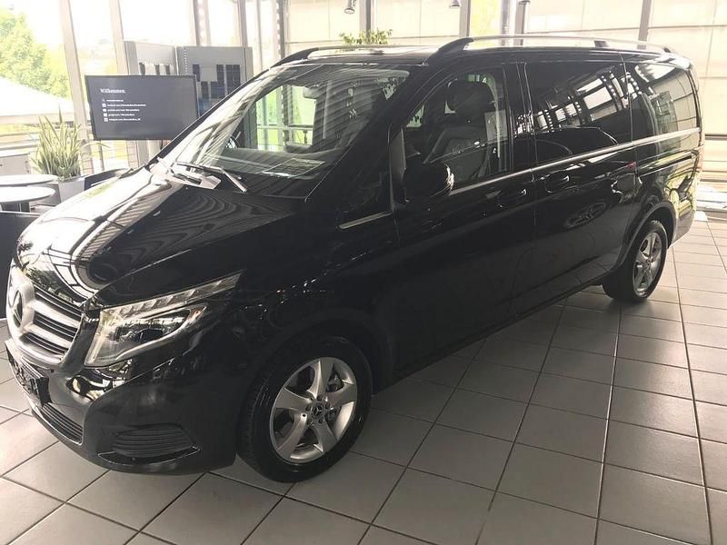 Schwarz Gebraucht 2019 Mercedes V250 Avantgarde Edition Van / Kleinbus | 46.000 € (Superpreis) - Bild 1/4
