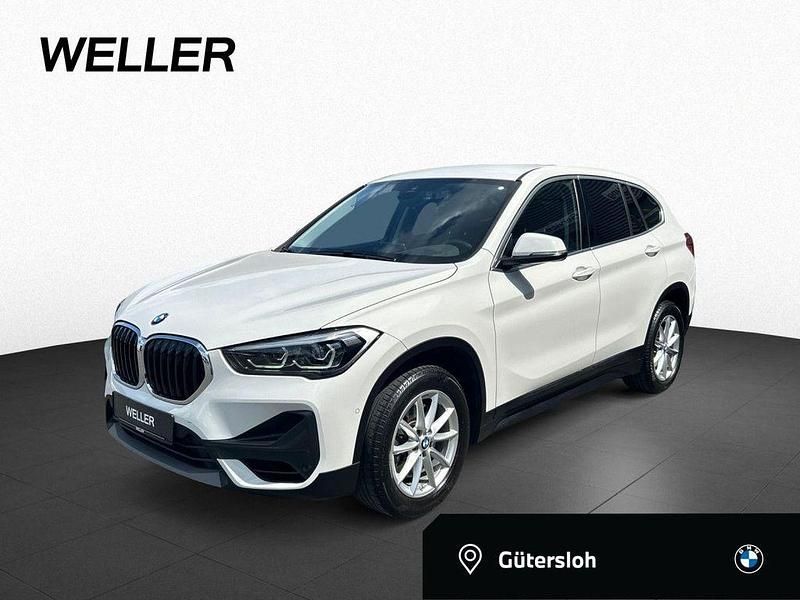 Alpinweiss iii (weiß) Gebraucht 2021 BMW X1 Advantage SUV | 26.850 € (Fairer Preis) - Bild 1/4