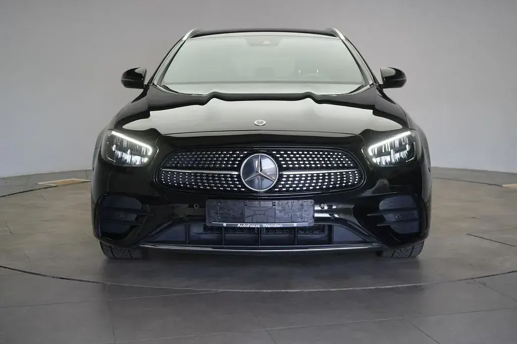 Gebraucht Mercedes E300 AMG 306 PS (225 kW) 2022 Schwarz Limousine