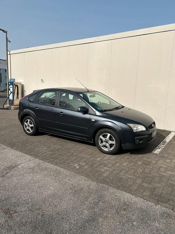 Gebraucht Ford Focus 125 PS (91 kW) 2008 Grau Limousine