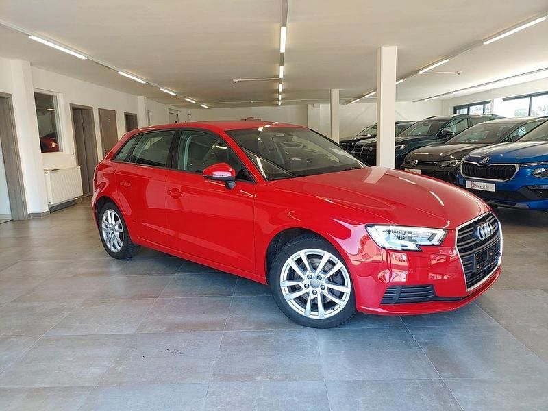 Tangorot Gebraucht 2020 Audi A3 Sportback Limousine | 19.990 € (Superpreis) - Bild 1/4