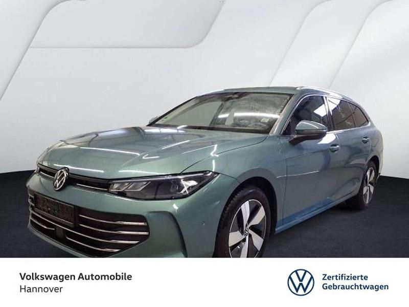 Maripositgrün metallic Gebraucht 2025 VW Passat Business Kombi | 34.890 € (Superpreis) - Bild 1/3