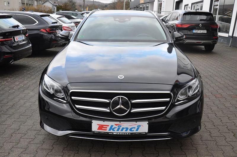 Gebraucht Mercedes E300 194 PS (142 kW) 2020 Schwarz Kombi