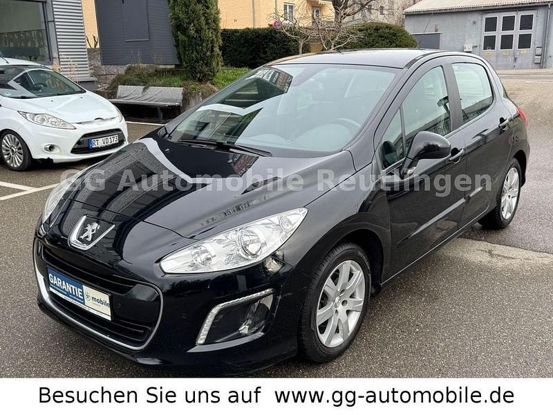 Gebraucht Peugeot 308 Active 120 PS (88 kW) 2012 Schwarz Limousine