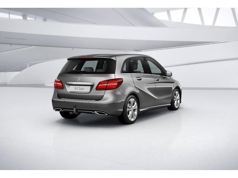 Gebraucht Mercedes B200 Urban 156 PS (114 kW) 2016 Mountaingrau Van / Kleinbus