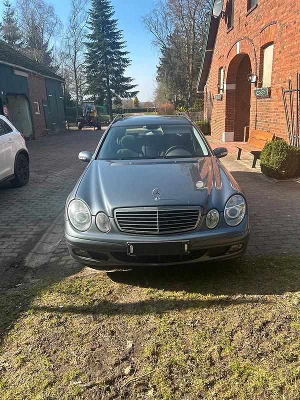 Gebraucht Mercedes E200 184 PS (135 kW) 2005 Grau Kombi