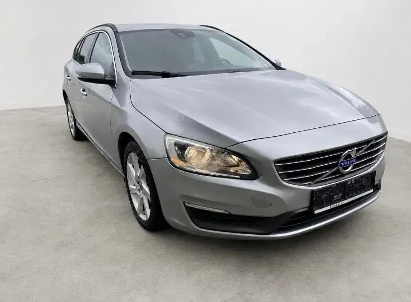 Gebraucht Volvo V60 Momentum 114 PS (83 kW) 2014 Silber Kombi