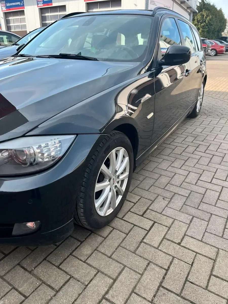 Second-hand BMW 320 140 CP (102 kW) 2012 Negru Break
