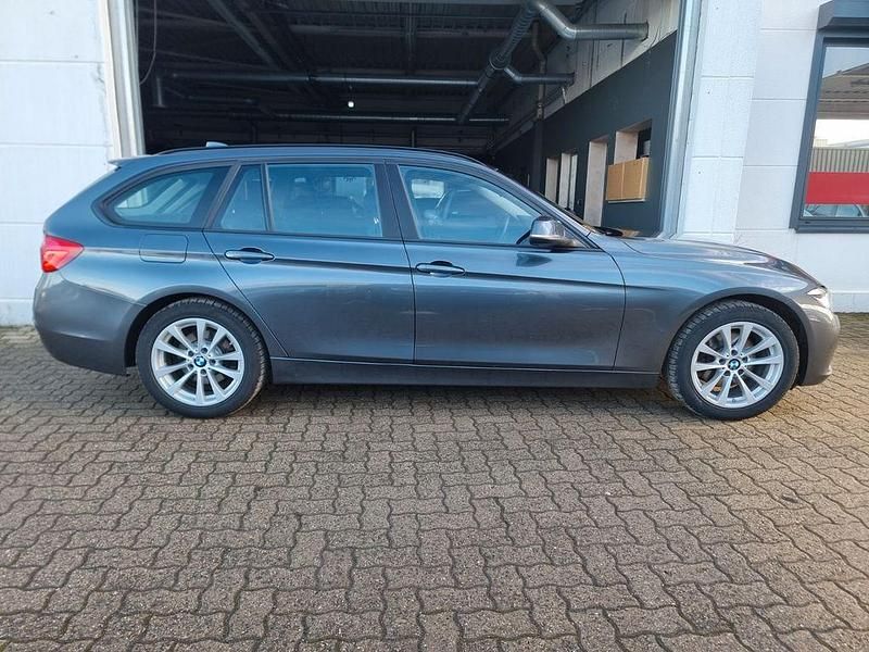 Gebraucht BMW 320 Performance 190 PS (139 kW) 2019 Mineralgrau Kombi