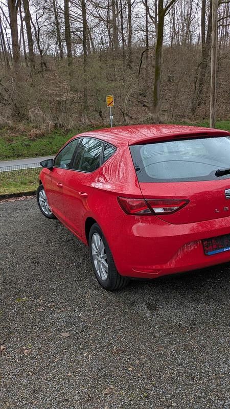 Gebraucht Seat Leon Reference 105 PS (77 kW) 2014 Rot Limousine