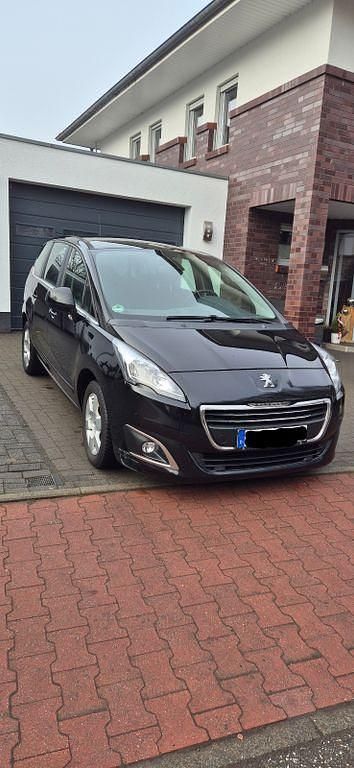 Gebraucht Peugeot 5008 Active 120 PS (88 kW) 2015 Schwarz Van / Kleinbus