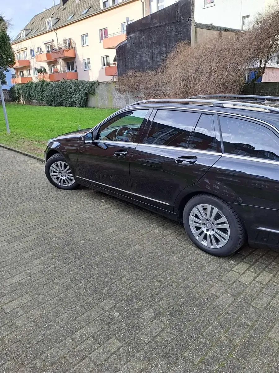 Gebraucht Mercedes C220 170 PS (125 kW) 2014 Schwarz Kombi