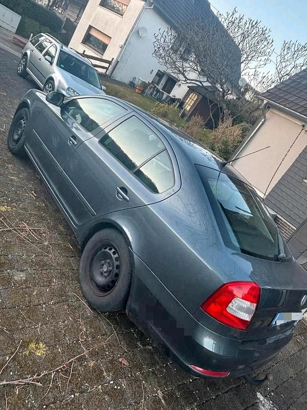 Gebraucht Skoda Octavia 90 PS (66 kW) 2011 Grau Limousine