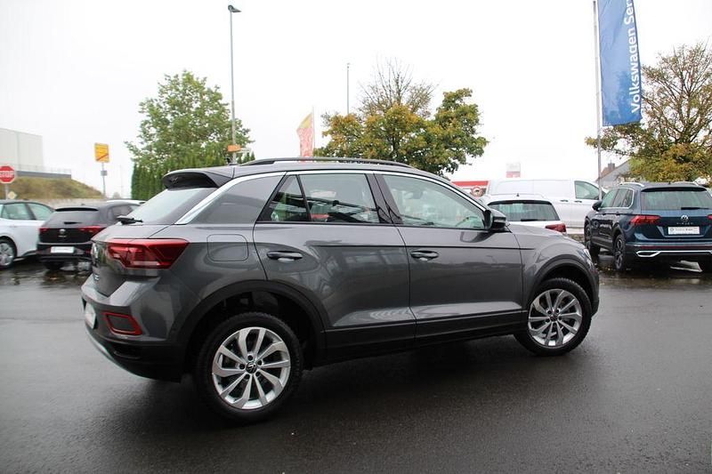 Gebraucht VW T-Roc Life 116 PS (85 kW) 2024 Grau SUV