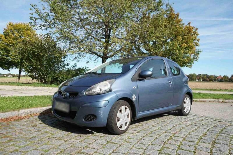 Blau Gebraucht 2009 Toyota Aygo Kleinwagen | 1.050 € (Fairer Preis) - Bild 1/4