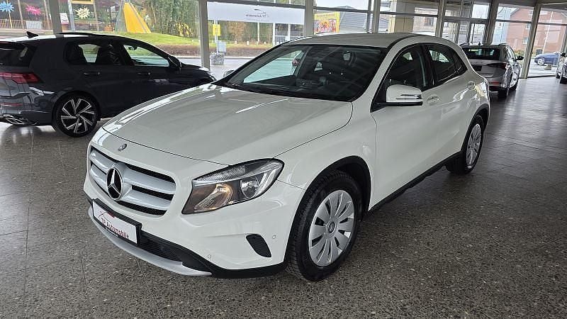 Gebraucht Mercedes GLA200 136 PS (100 kW) 2015 Zirrusweiß SUV