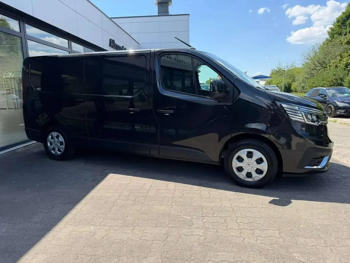 Gebraucht Renault Trafic Komfort 170 PS (125 kW) 2023 Tenebroschwarz Van / Kleinbus