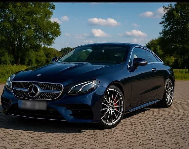 Blau Gebraucht 2017 Mercedes E300 Coupé | 23.800 € (Teuer) - Bild 1/4