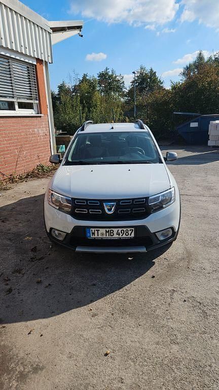 Weiß Gebraucht 2017 Dacia Sandero Prestige Kleinwagen | 6.200 € (Superpreis) - Bild 1/4