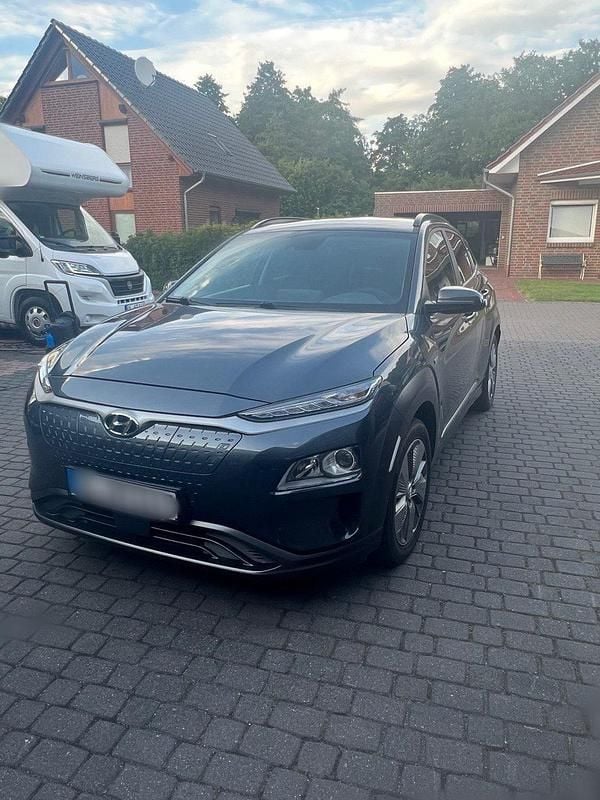 Grau Gebraucht 2020 Hyundai Kona SUV | 13.000 € (Fairer Preis) - Bild 1/4