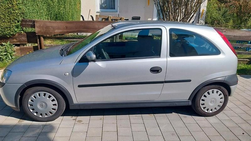 Używany Opel Corsa 75 KM (55 kW) 2002 Srebrny Hatchback