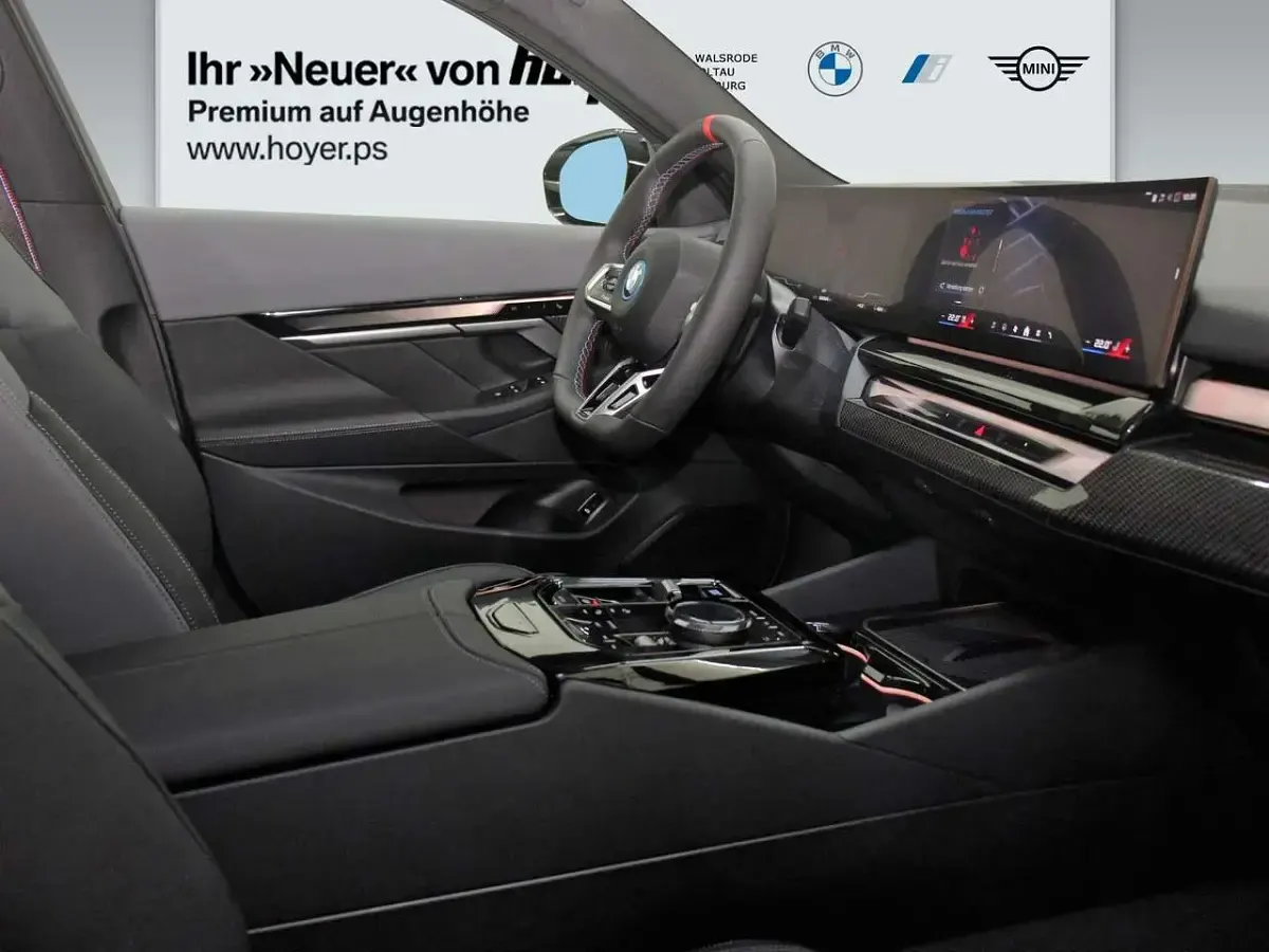 Gebraucht BMW i5 M Sport 442 kW (601 PS) 2024 Carbonschwarz metallic Limousine
