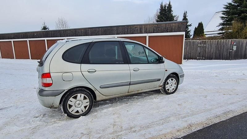 Gebraucht Renault Scénic 107 PS (78 kW) 2002 Silber Van / Kleinbus