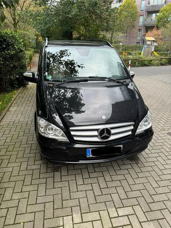 Schwarz Gebraucht 2013 Mercedes Viano Van / Kleinbus | 16.810 € (Fairer Preis) - Bild 1/4