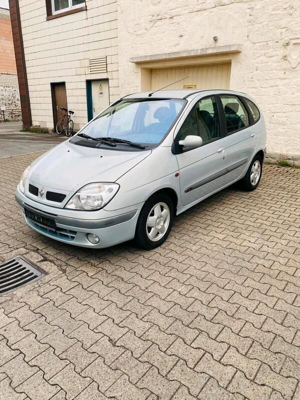 Grau Gebraucht 2003 Renault Mégane II Van / Kleinbus | 1.600 € (Fairer Preis) - Bild 1/4