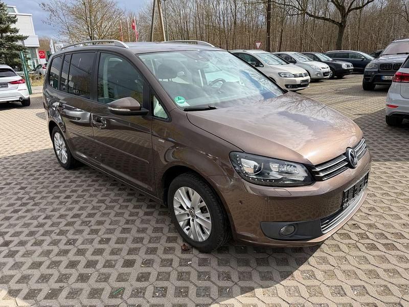 Gebraucht VW Touran Life 140 PS (102 kW) 2013 Braun Van / Kleinbus
