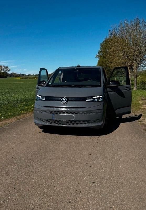 Grau Gebraucht 2024 VW T7 Van | 45.000 € - Bild 1/4