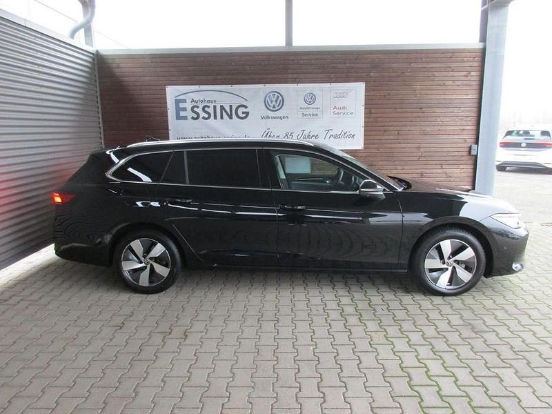 Gebraucht VW Passat Business 150 PS (110 kW) 2024 Andere farbe Kombi