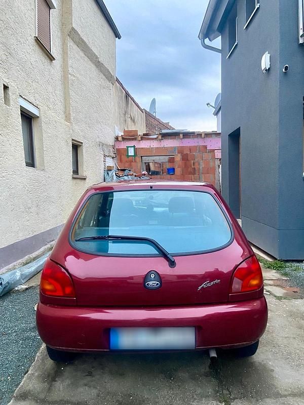 Gebraucht Ford Fiesta 65 PS (47 kW) 1997 Rot Kleinwagen