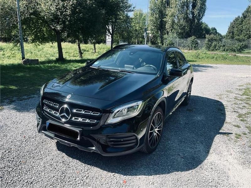 Gebraucht Mercedes GLA200 AMG line 156 PS (114 kW) 2018 Schwarz SUV
