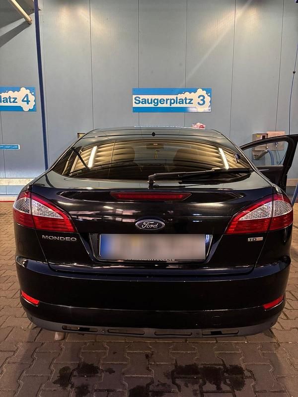 Gebraucht Ford Mondeo 140 PS (102 kW) 2010 Schwarz Limousine
