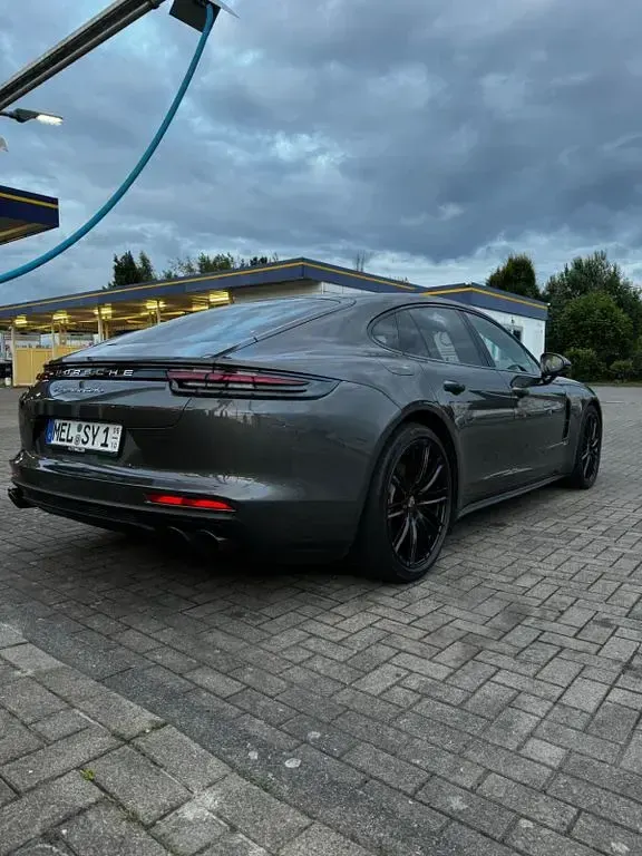 Gebraucht Porsche Panamera Turbo 549 PS (403 kW) 2017 Grau Kleinwagen