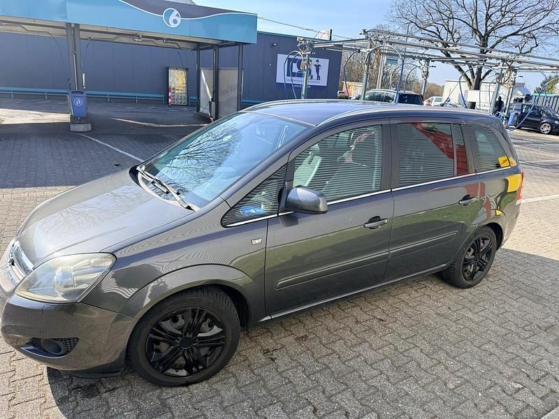 Gebraucht Opel Zafira 140 PS (102 kW) 2011 Van / Kleinbus