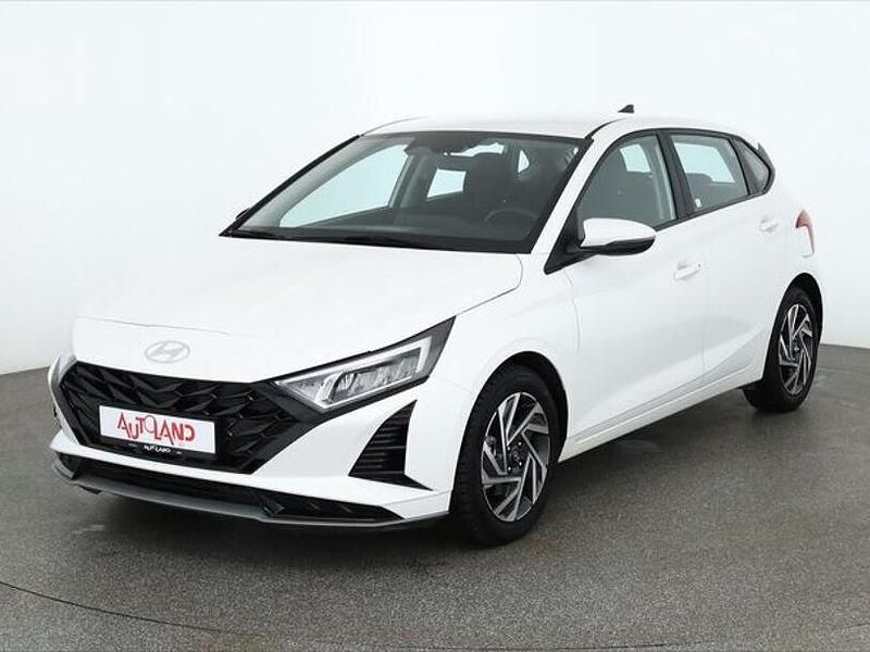 Gebraucht Hyundai i20 101 PS (74 kW) 2023 Weiß Kleinwagen