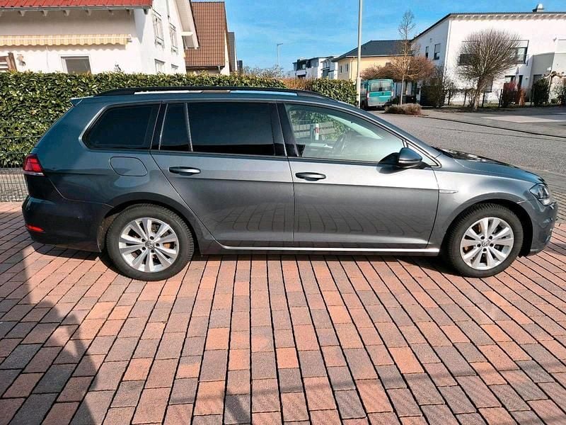 Gebraucht VW Golf VII 110 PS (80 kW) 2018 Grau Kombi
